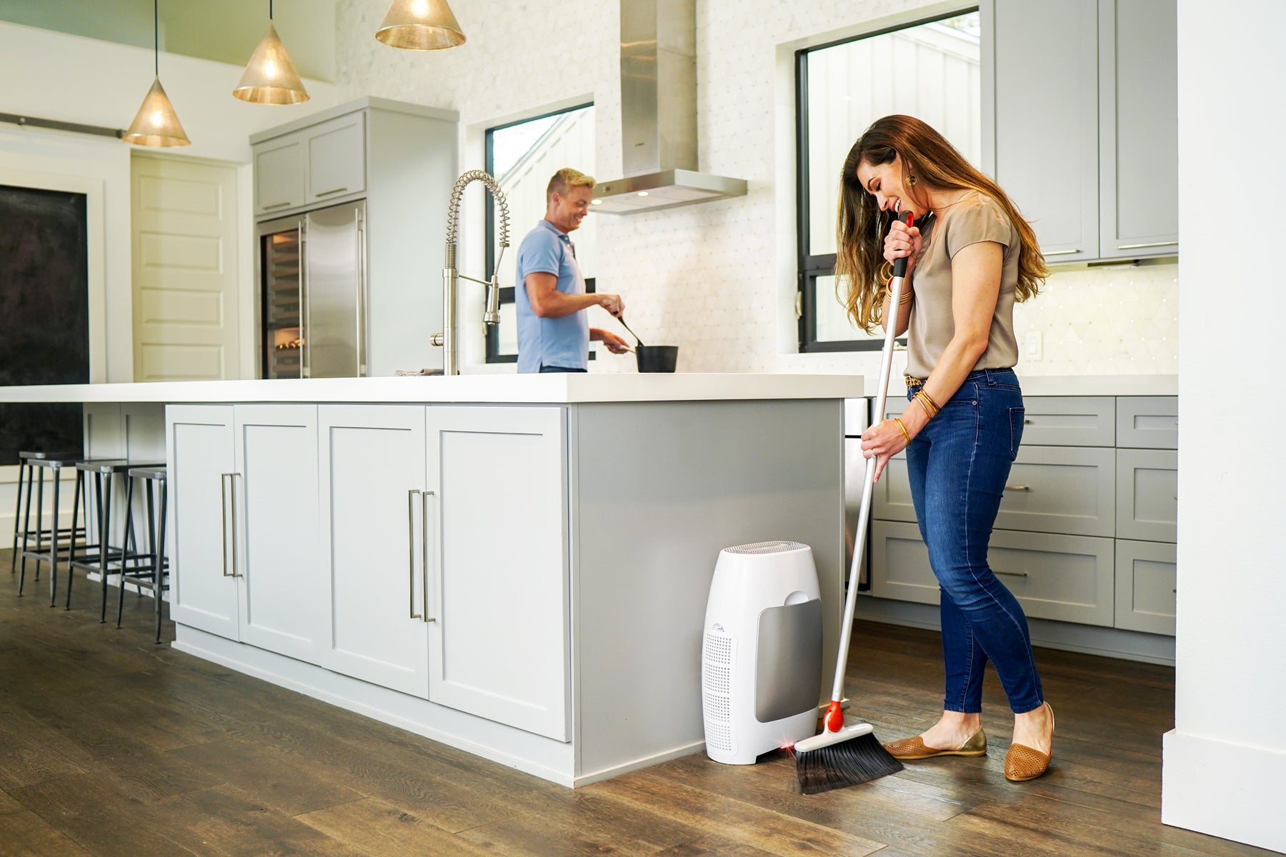 EyeVac Air in used by man and woman